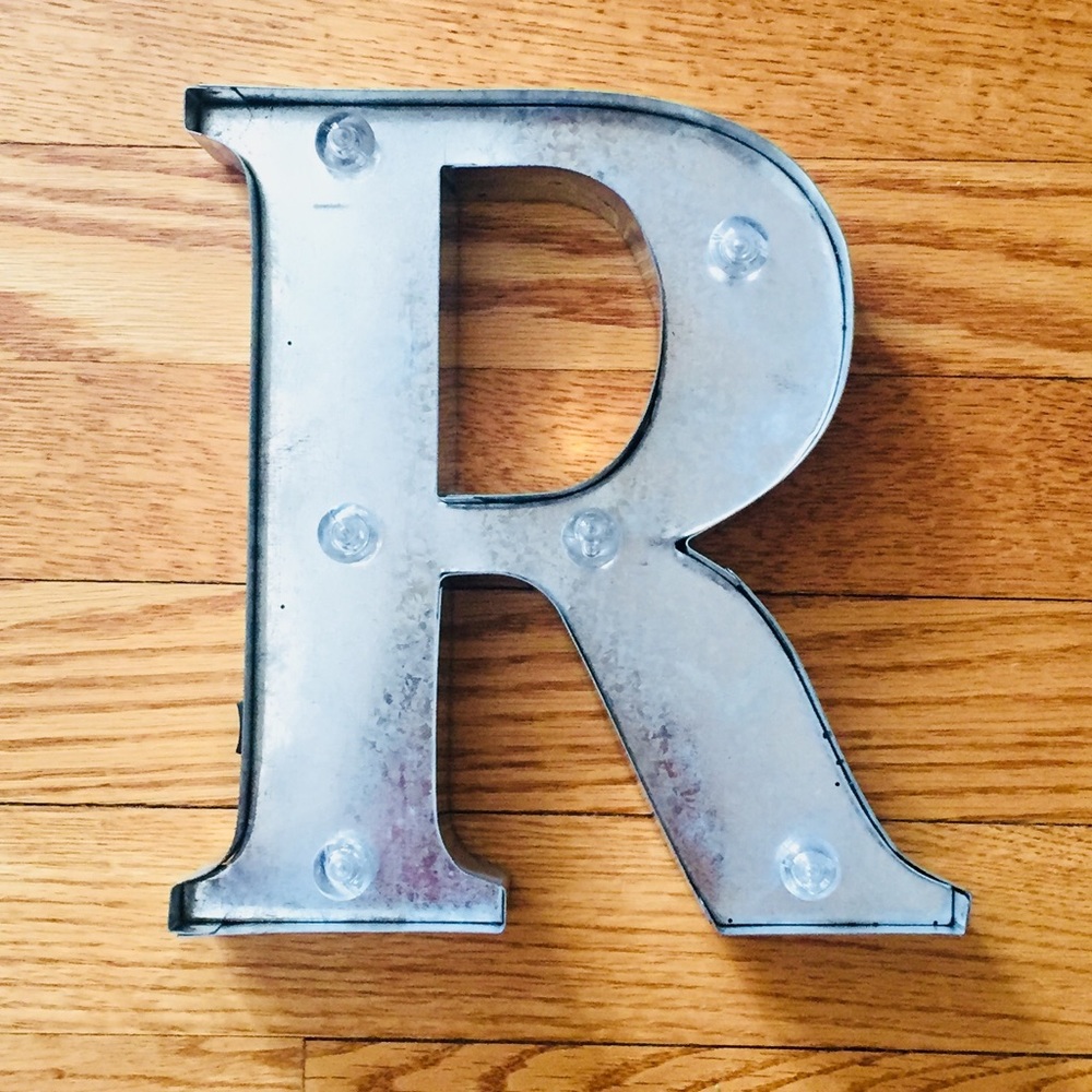 Letter “R” Sign
